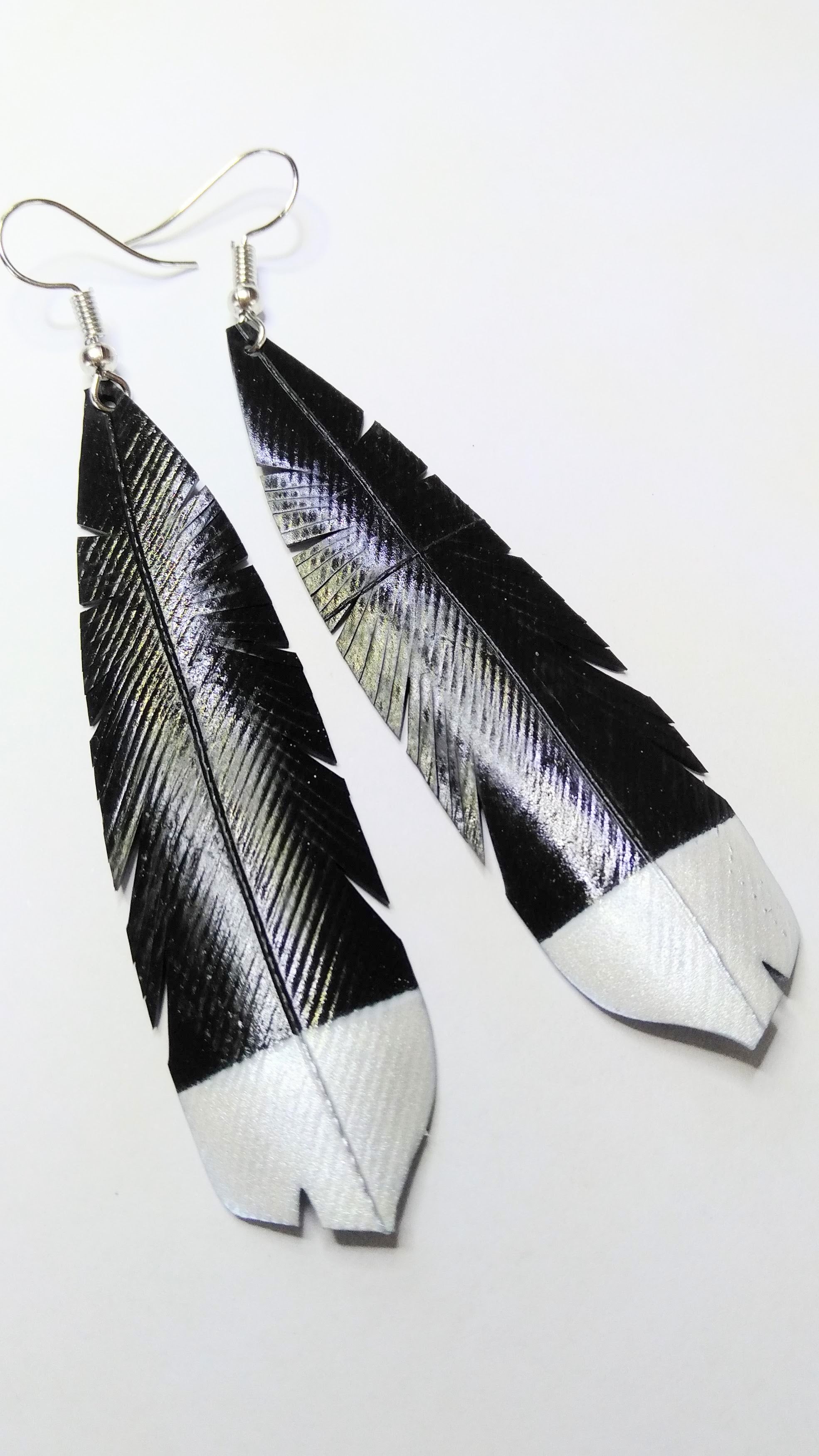 HineKURA - Huia - white, gold and silver