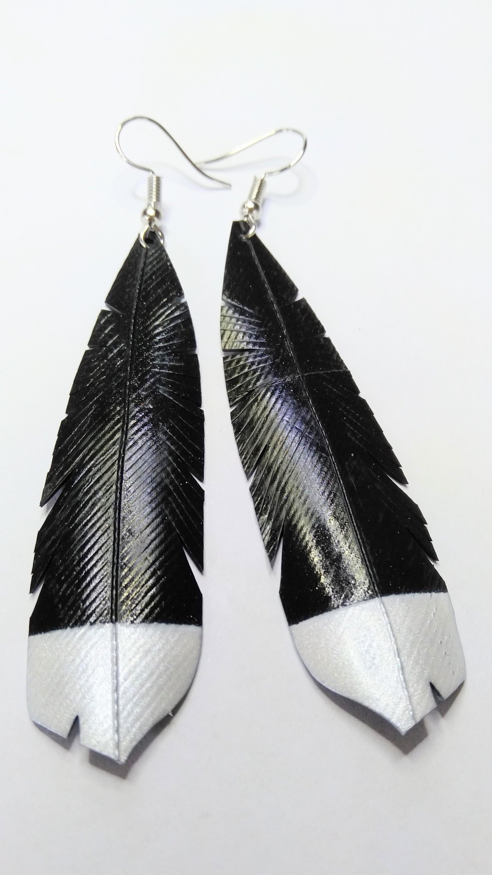 HineKURA - Huia - white, gold and silver
