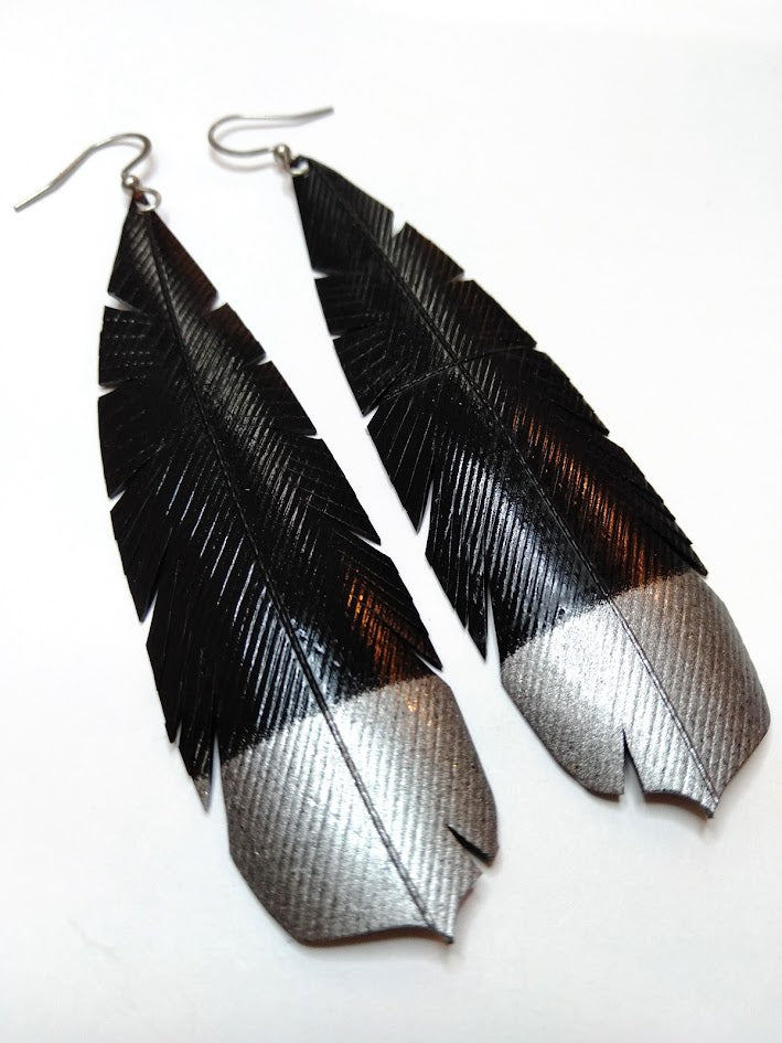 HineKURA - Huia - white, gold and silver