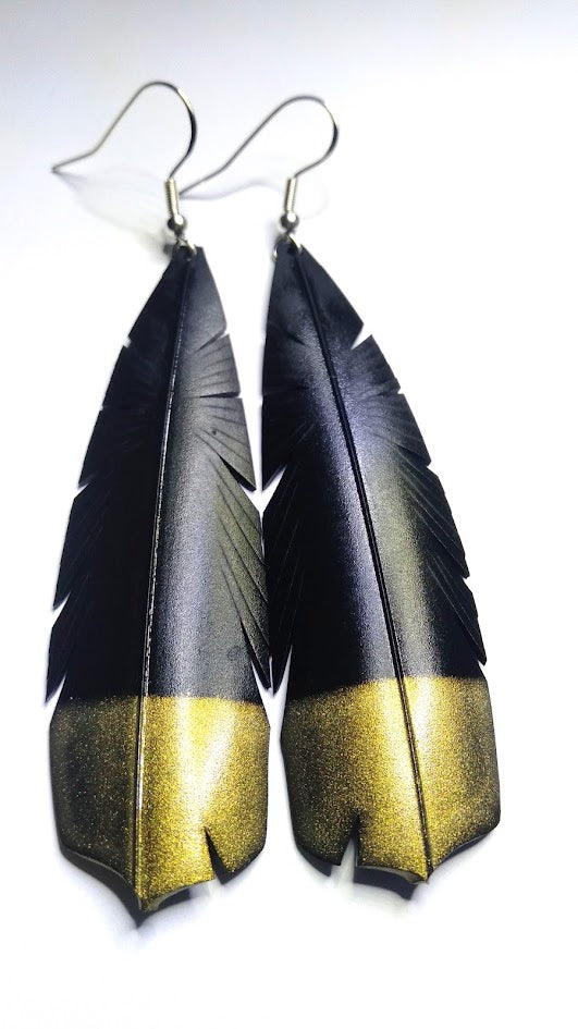 HineKURA - Huia - white, gold and silver